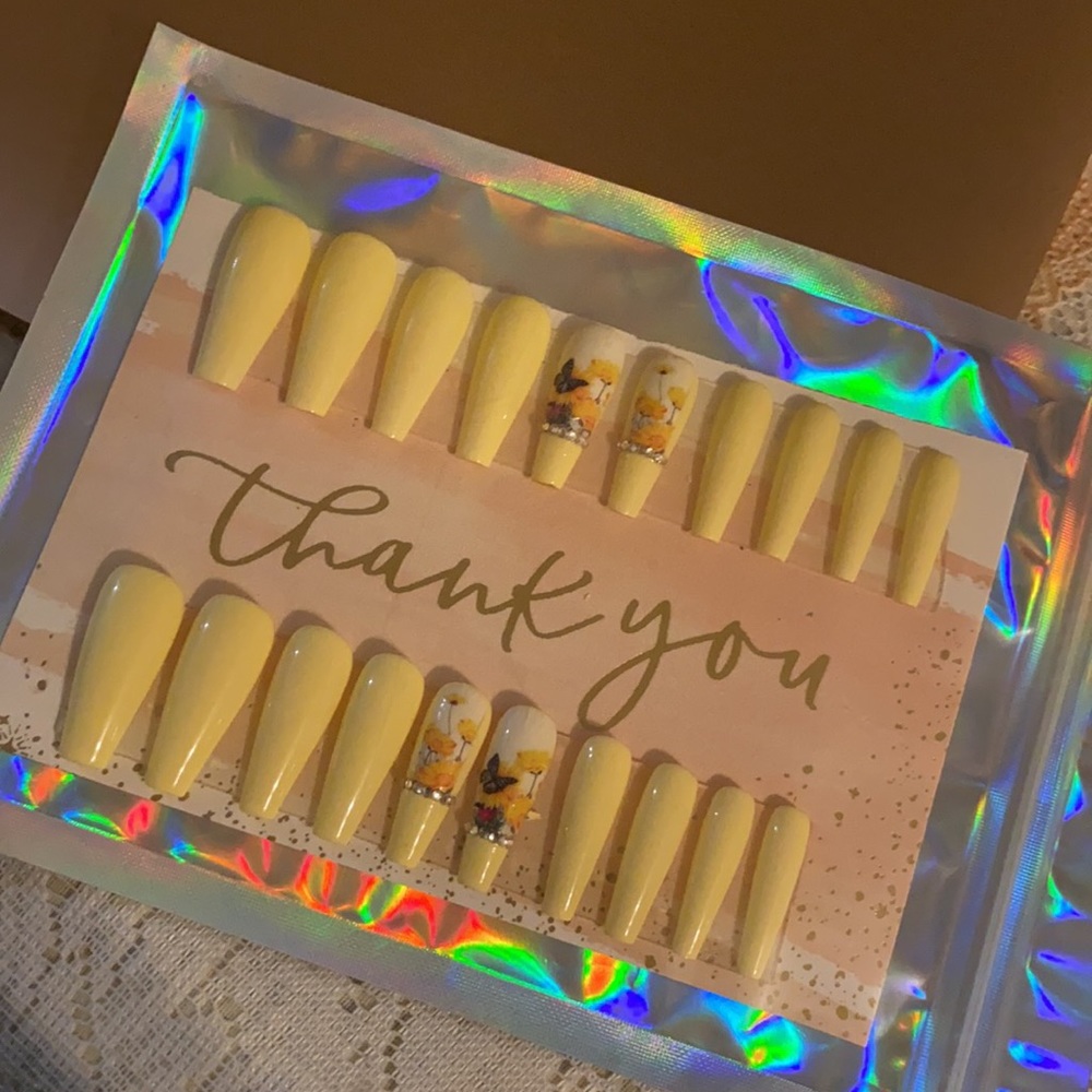 Press on nails